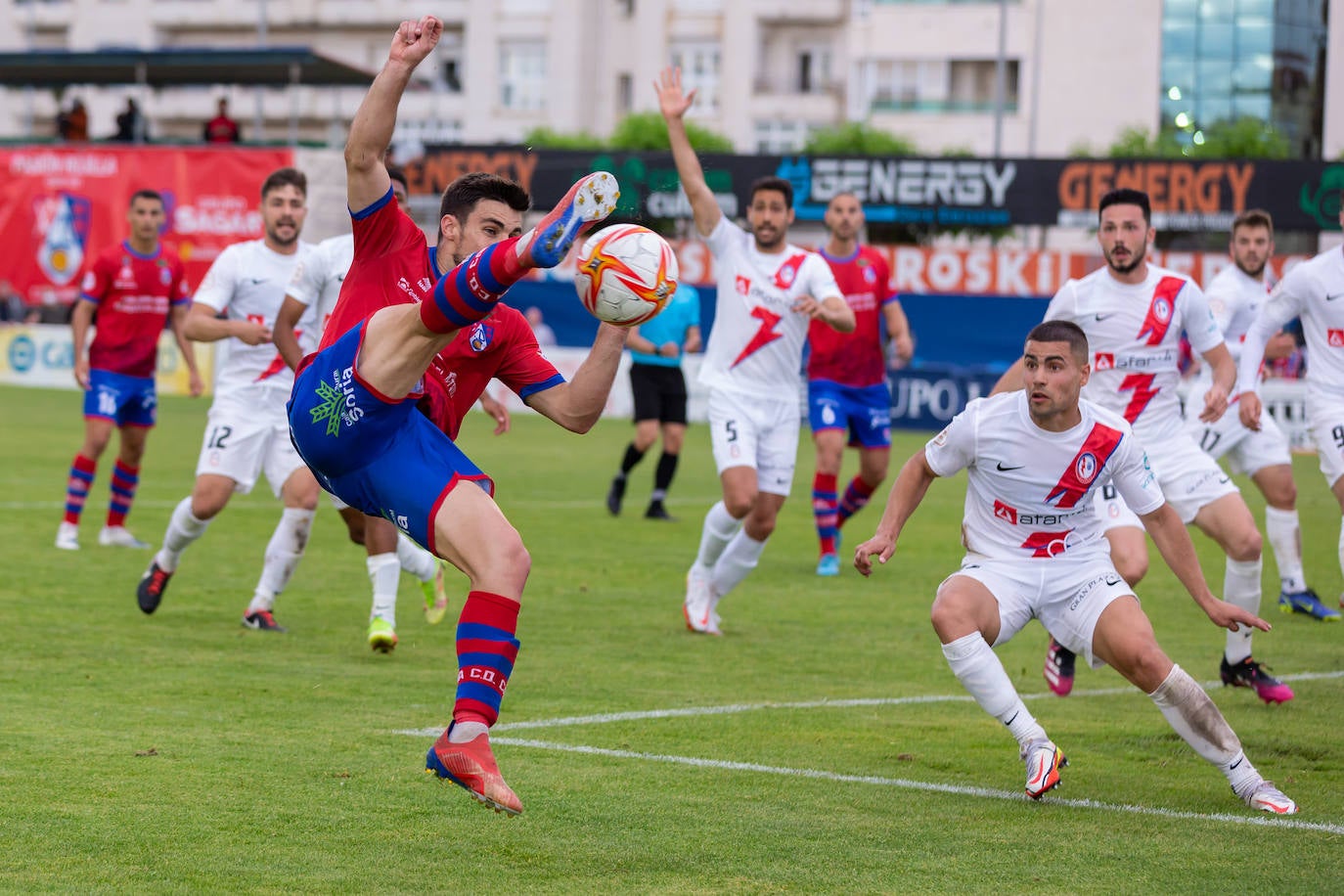 Fotos: El Calahorra cae ante el Rayo Majadahonda