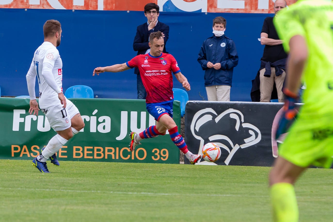 Fotos: El Calahorra cae ante el Rayo Majadahonda