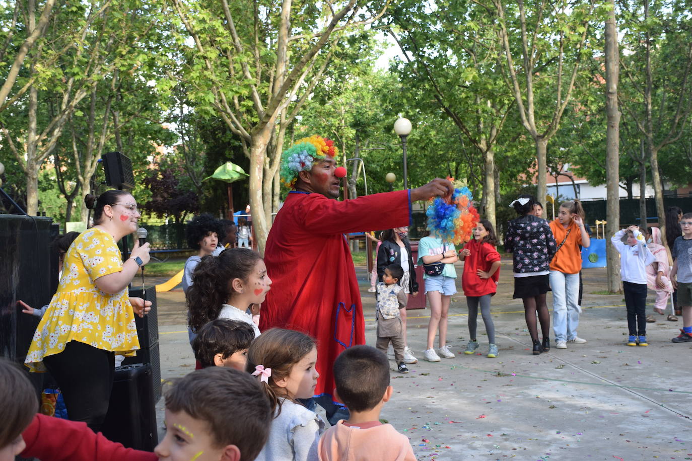 Fotos: El barrio de Varea celebra las fiestas con música y chocolate