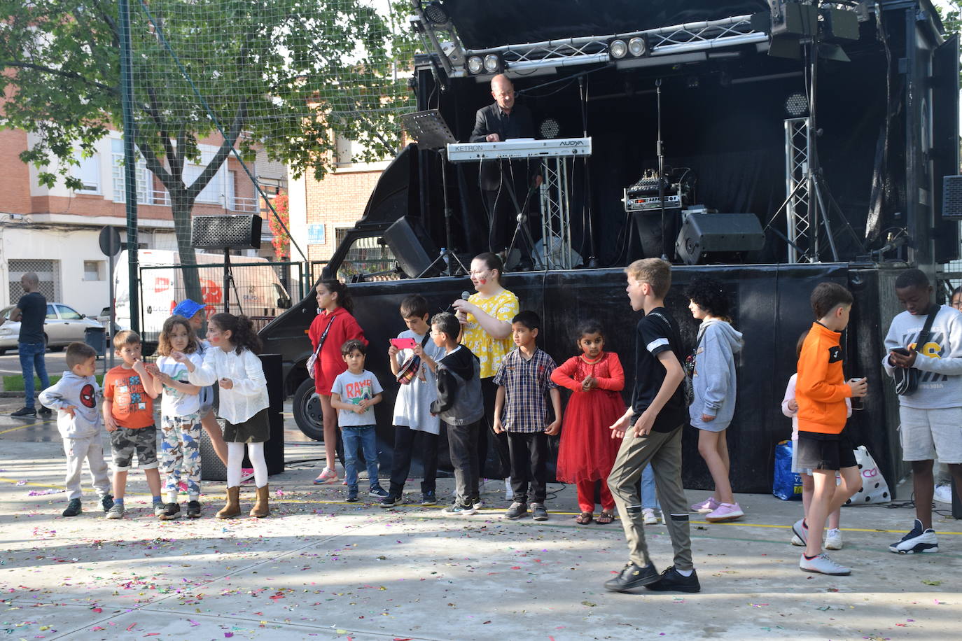 Fotos: El barrio de Varea celebra las fiestas con música y chocolate