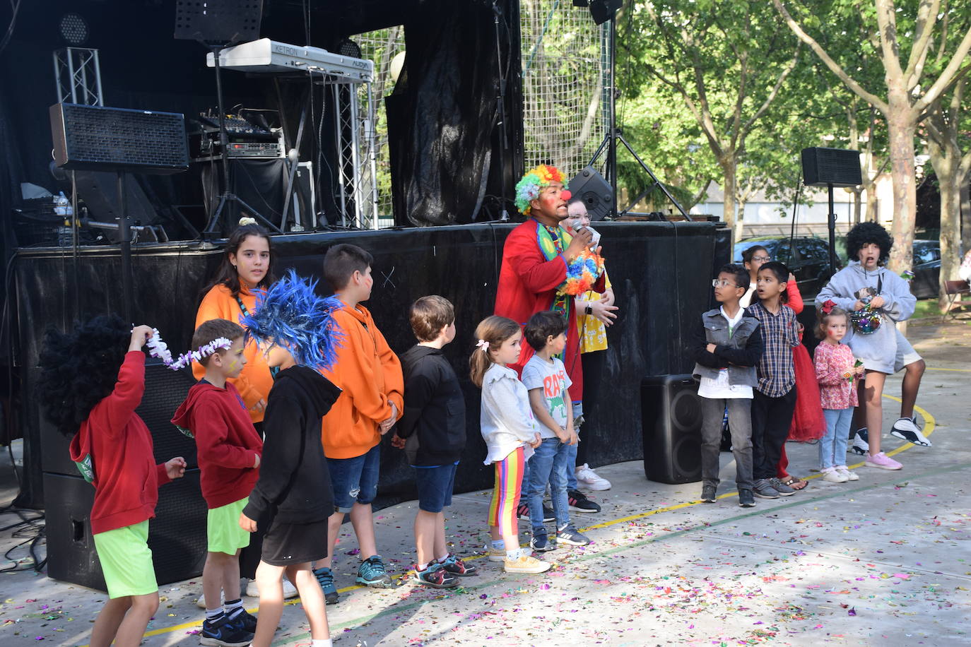 Fotos: El barrio de Varea celebra las fiestas con música y chocolate