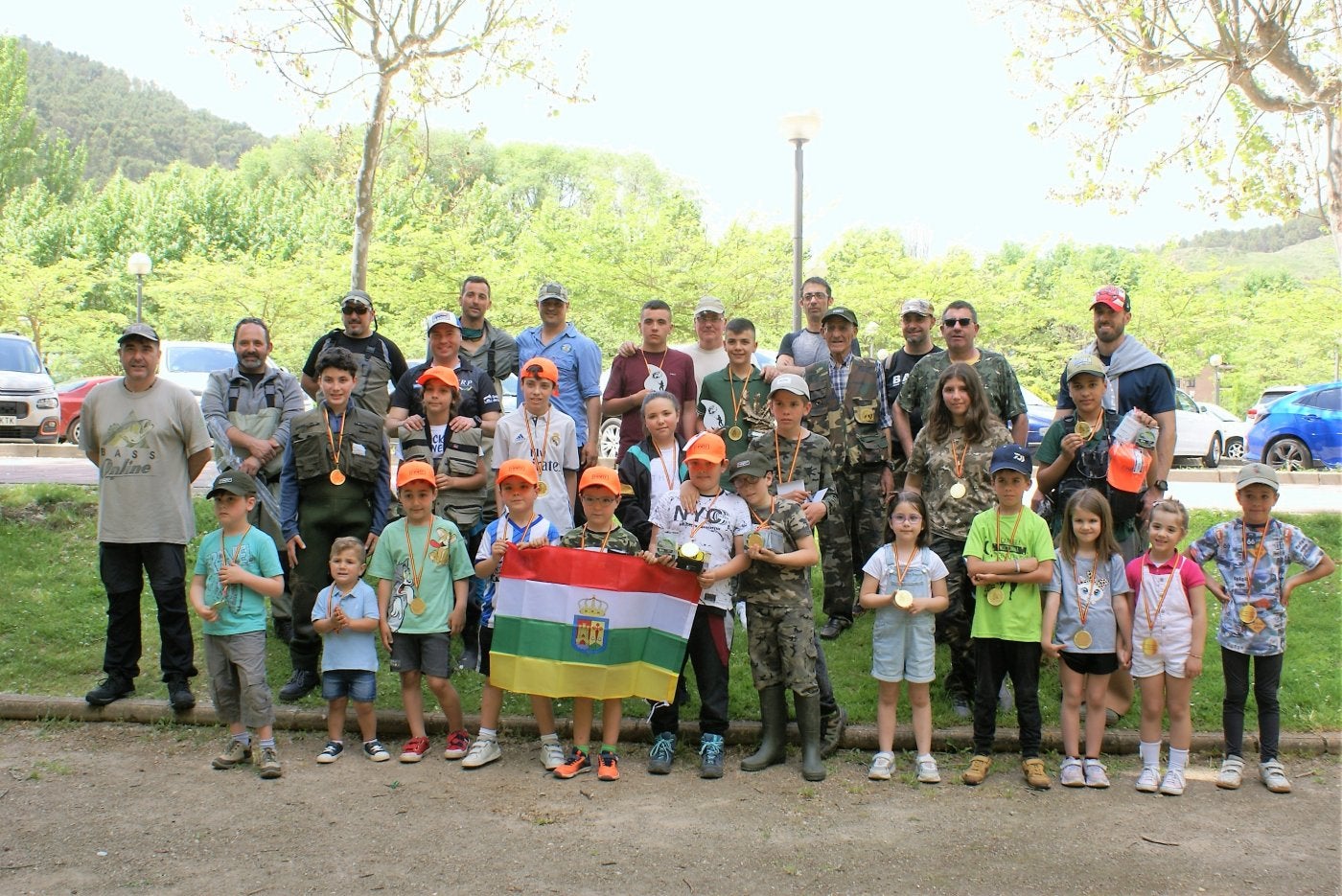 Participantes, familiares y organizadores, al final del campeonato. 