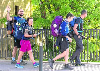 Imagen secundaria 1 - El Camino de Santiago renace tras la pandemia