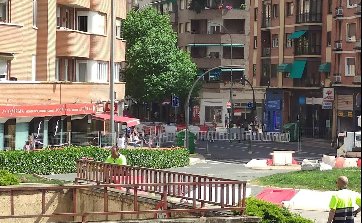 Las vallas cierran ya el tramo en la zona de Huesca y Pino y Amorena. 