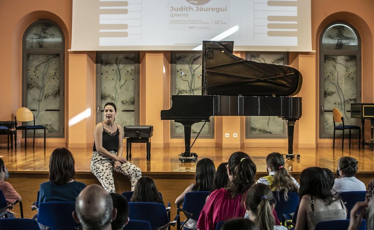 Judith Jáuregui, en su masterclass de ayer en Conservatorio. 