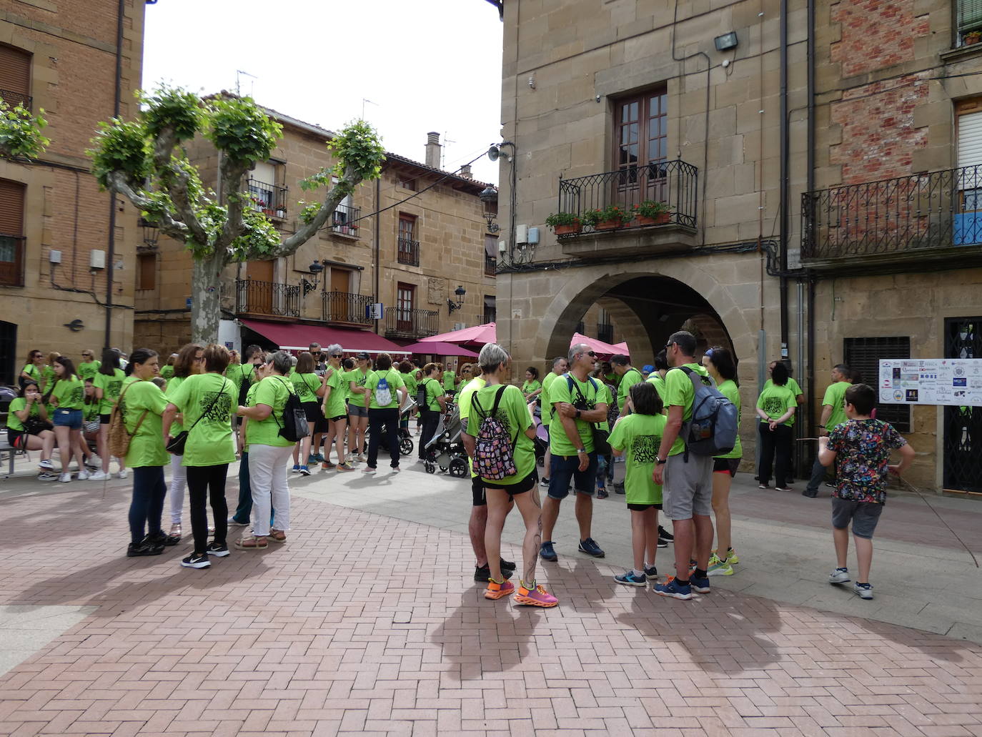 Fotos: San Asensio se tiñe de verde contra el COVID Persistente