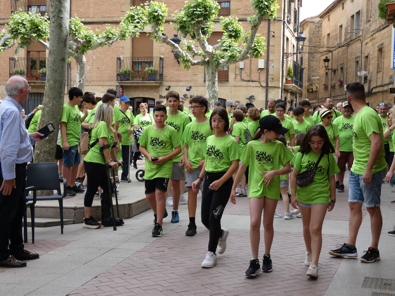 Fotos: San Asensio se tiñe de verde contra el COVID Persistente