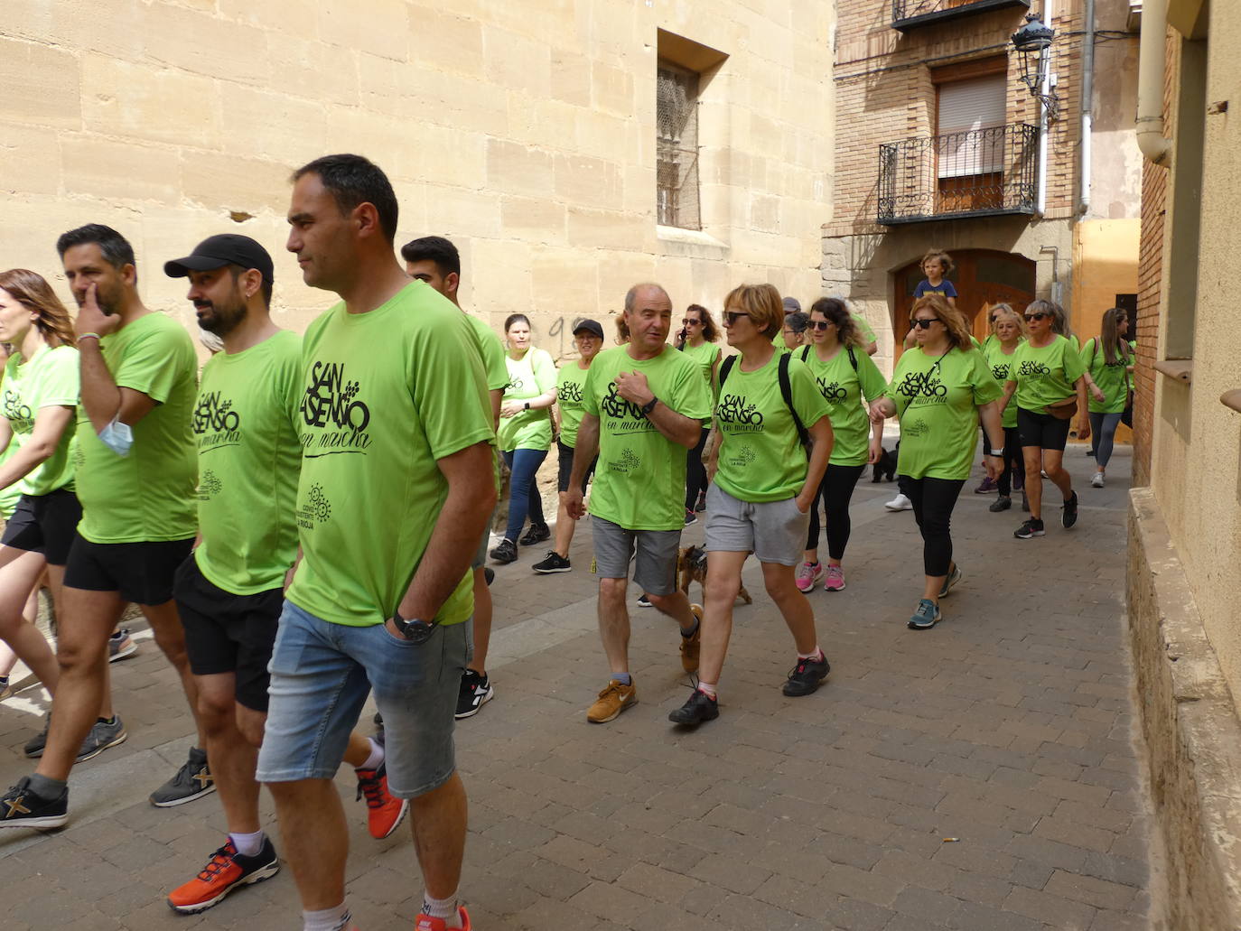 Fotos: San Asensio se tiñe de verde contra el COVID Persistente