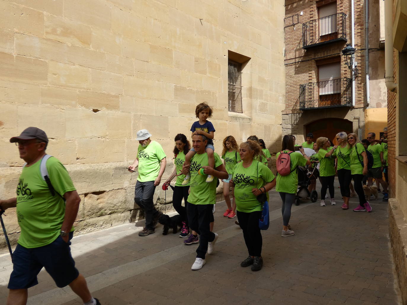 Fotos: San Asensio se tiñe de verde contra el COVID Persistente