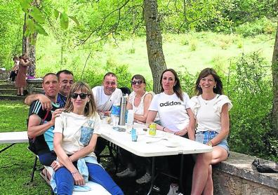 Imagen secundaria 1 - Los danzadores vuelven a abrir camino a la santa