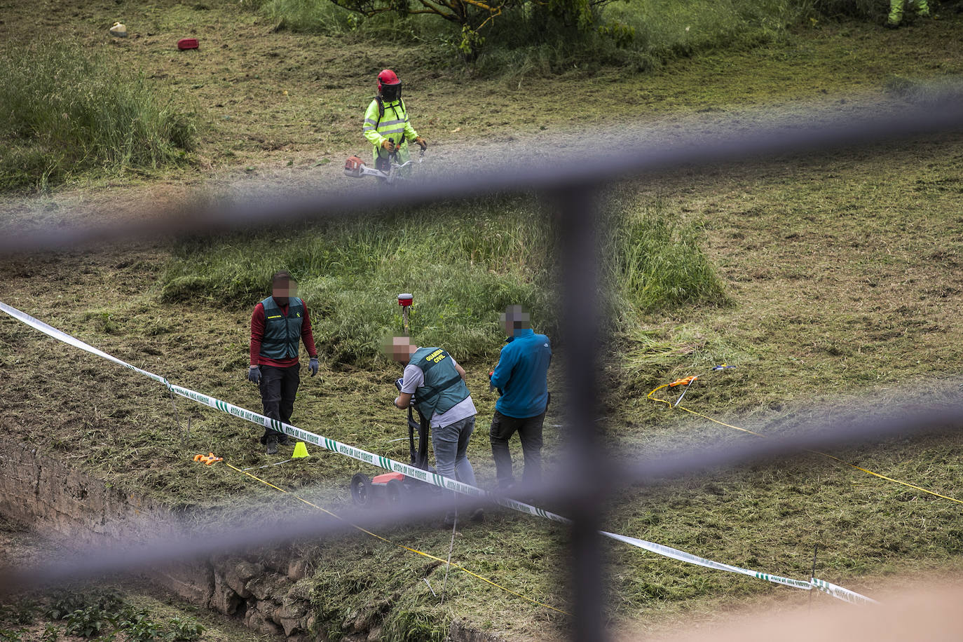 Fotos: Perros y radares subterráneos para encontrar al desaparecido en Entrena