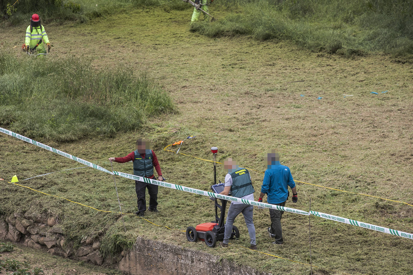 Fotos: Perros y radares subterráneos para encontrar al desaparecido en Entrena