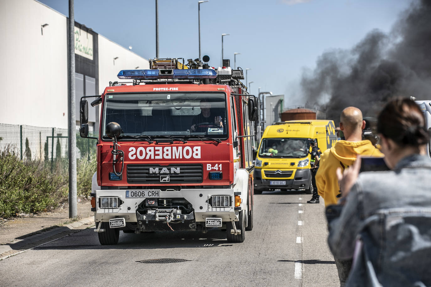 Fotos: Dos trabajadores mueren en una explosión en la planta de biodiésel de Calahorra