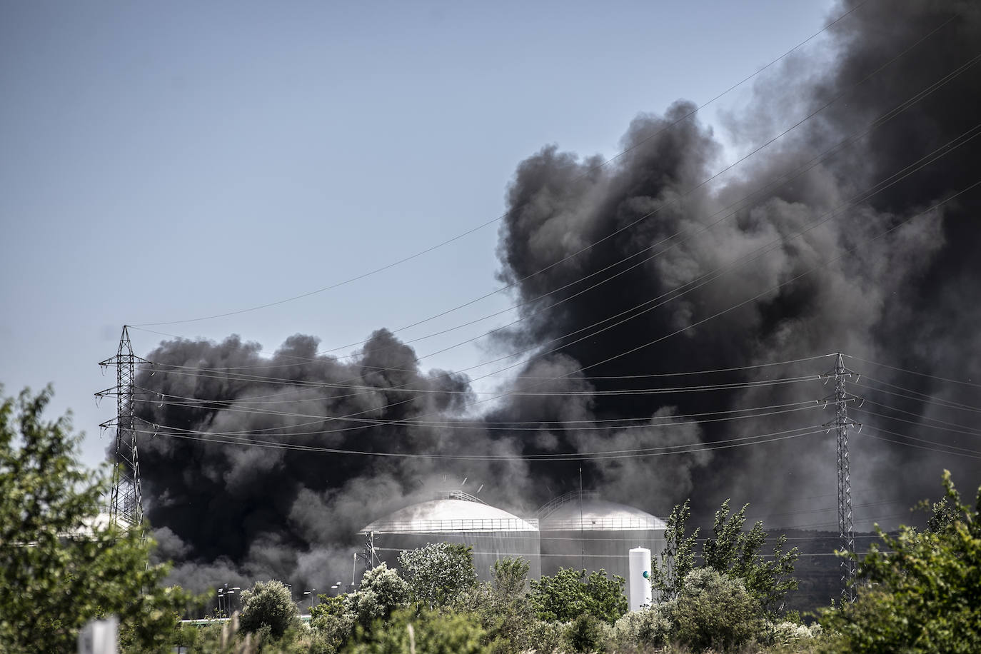 Fotos: Dos trabajadores mueren en una explosión en la planta de biodiésel de Calahorra