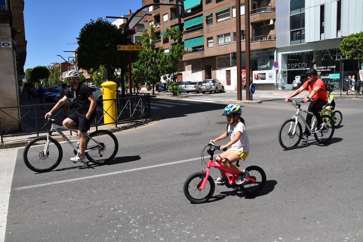 Fotos: En bici contra el cáncer por las calles de Calahorra