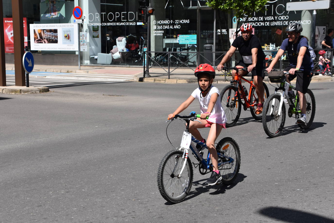 Fotos: En bici contra el cáncer por las calles de Calahorra