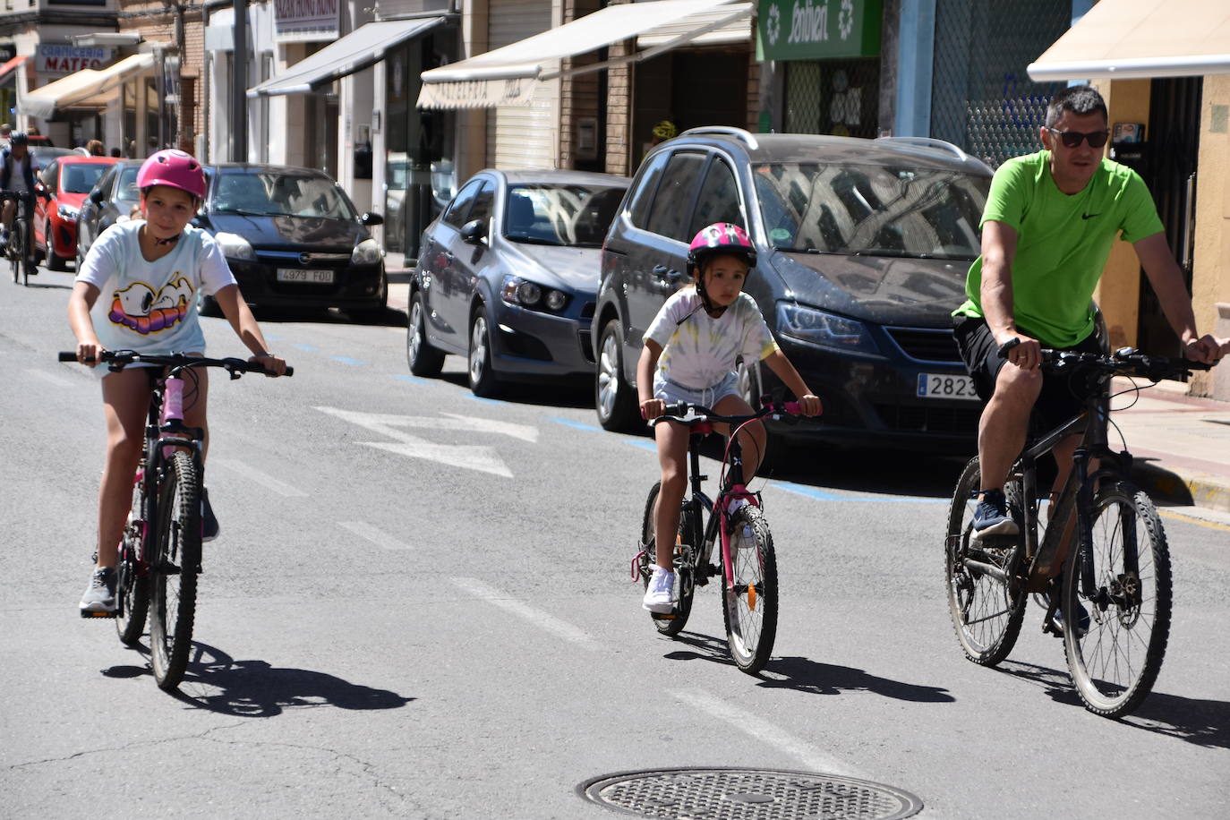 Fotos: En bici contra el cáncer por las calles de Calahorra