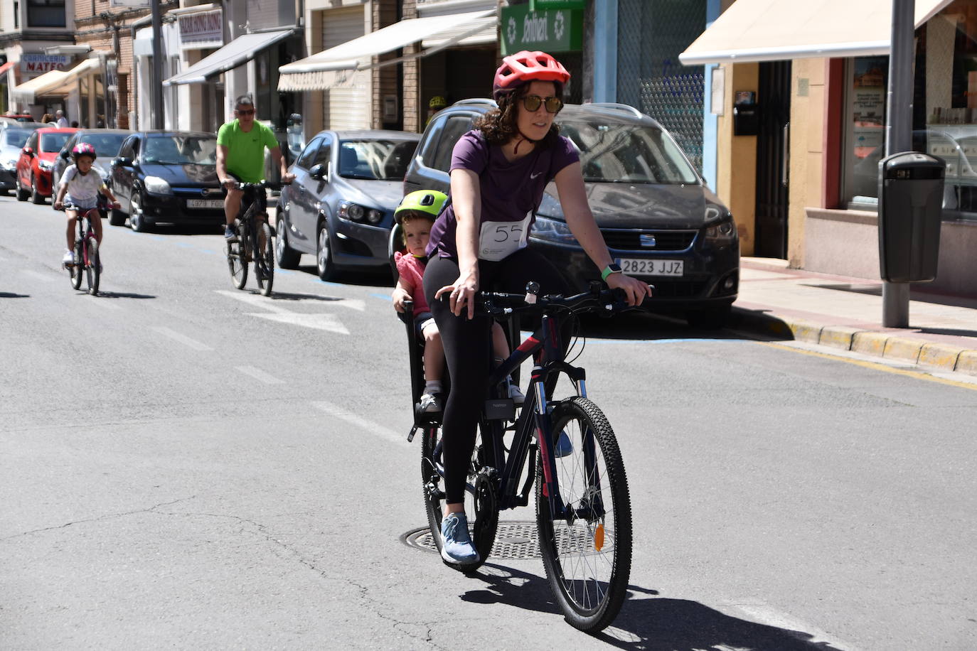 Fotos: En bici contra el cáncer por las calles de Calahorra