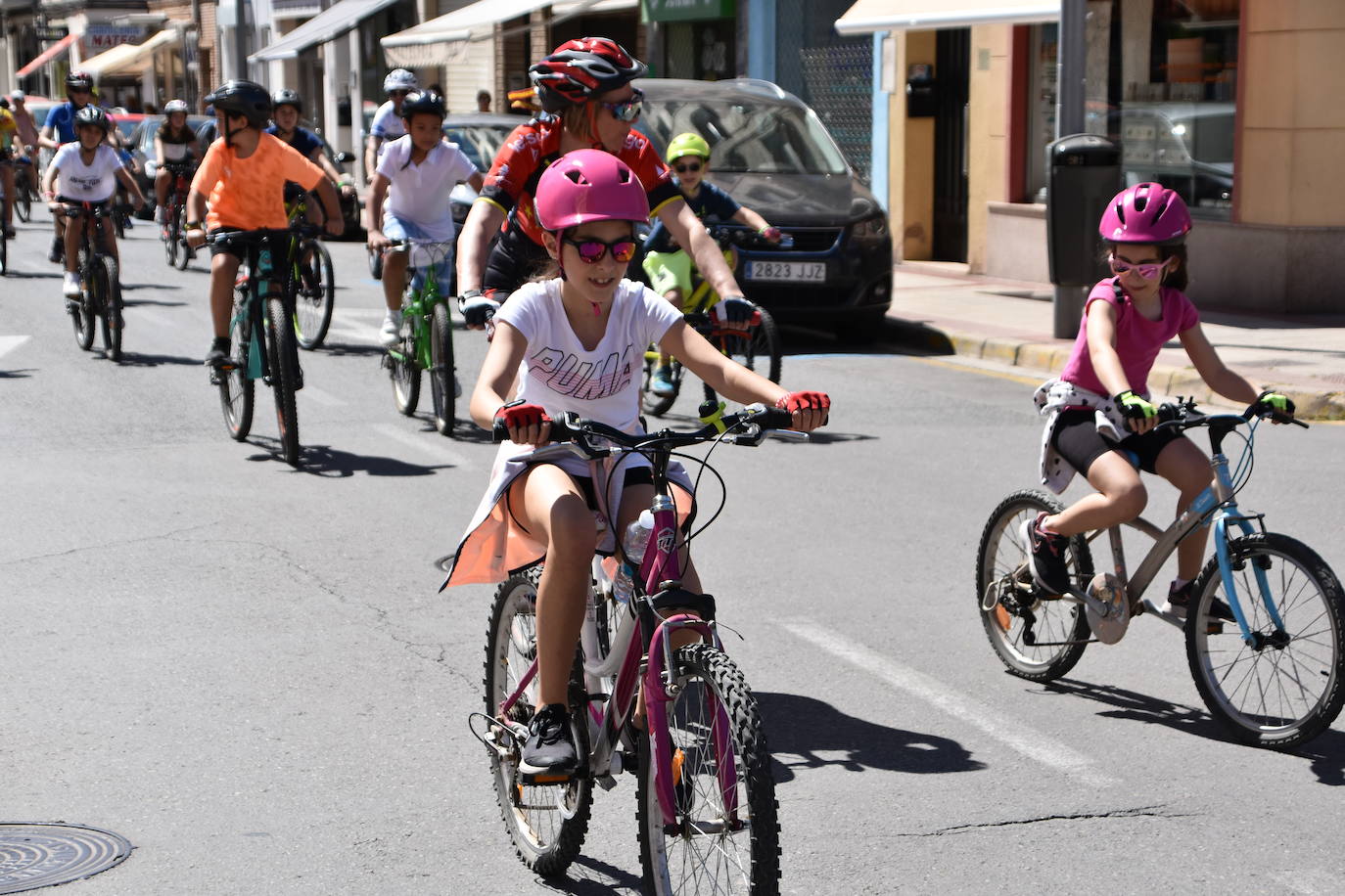 Fotos: En bici contra el cáncer por las calles de Calahorra