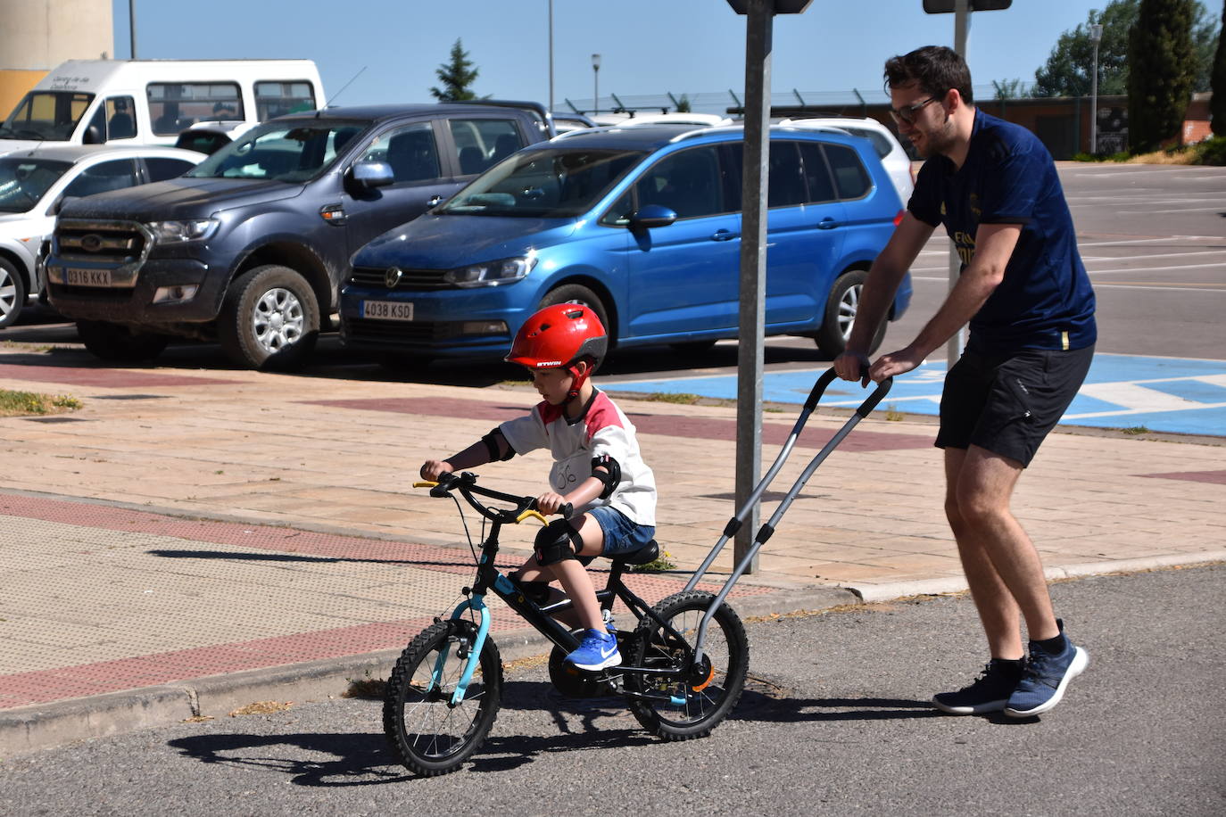 Fotos: En bici contra el cáncer por las calles de Calahorra