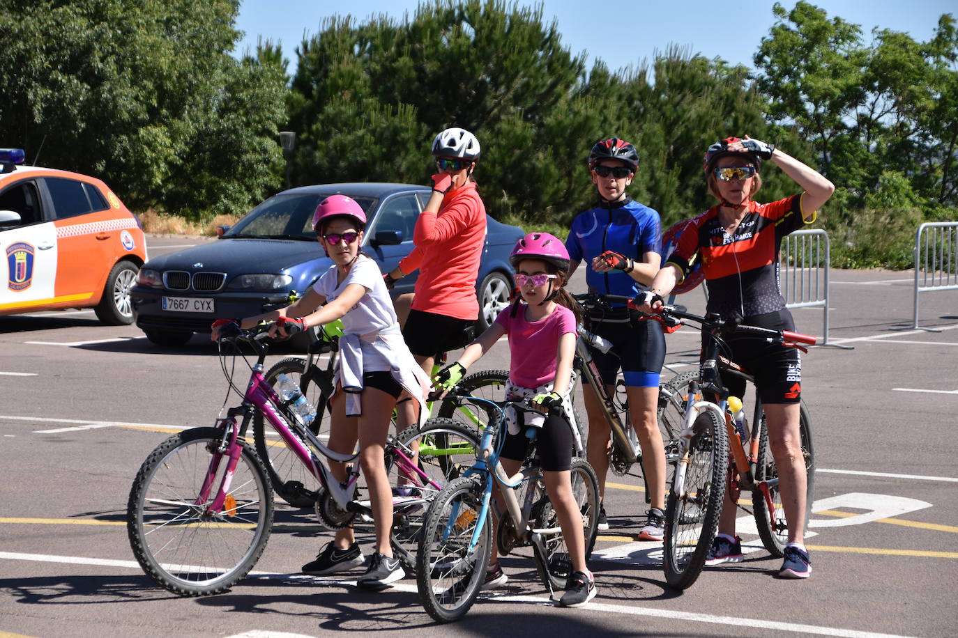 Fotos: En bici contra el cáncer por las calles de Calahorra