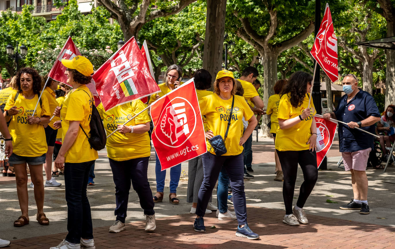 Fotos: Trabajadores de Correos, llamados a secundar la huelga en La Rioja