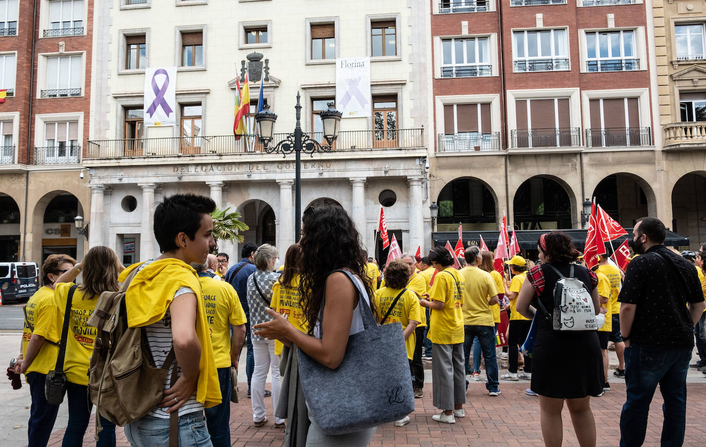 Fotos: Trabajadores de Correos, llamados a secundar la huelga en La Rioja