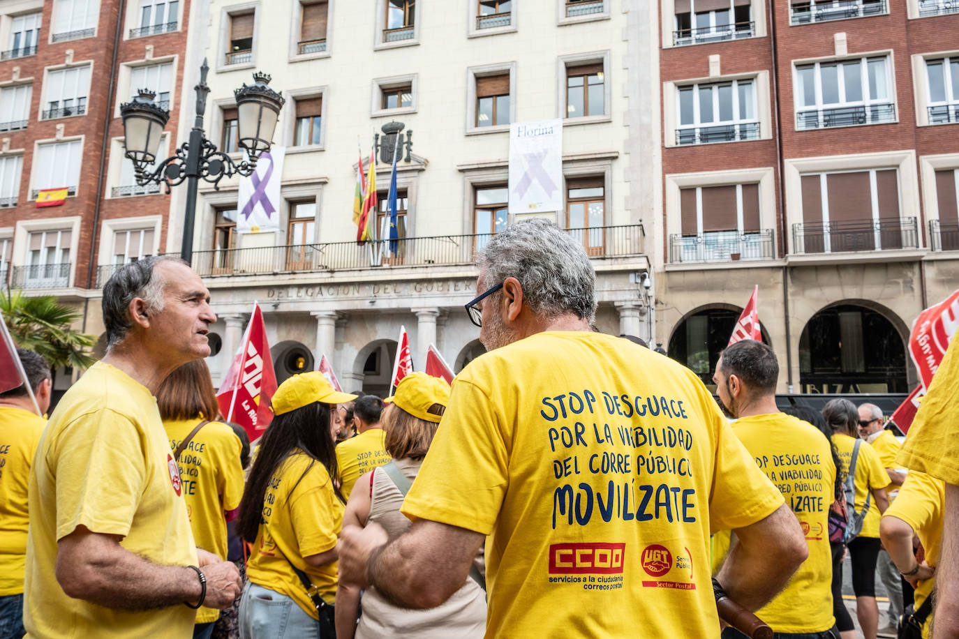 Fotos: Trabajadores de Correos, llamados a secundar la huelga en La Rioja