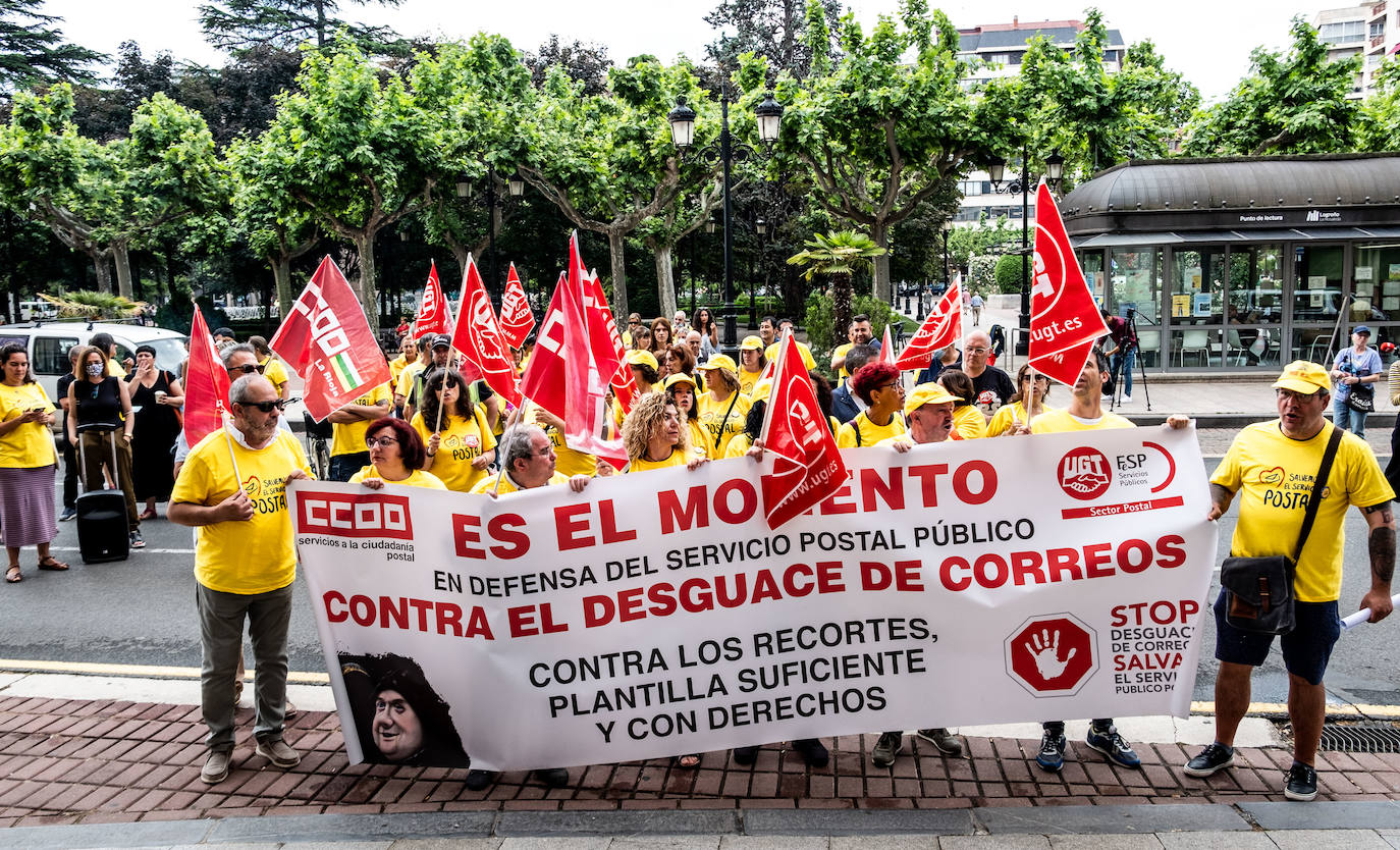 Fotos: Trabajadores de Correos, llamados a secundar la huelga en La Rioja