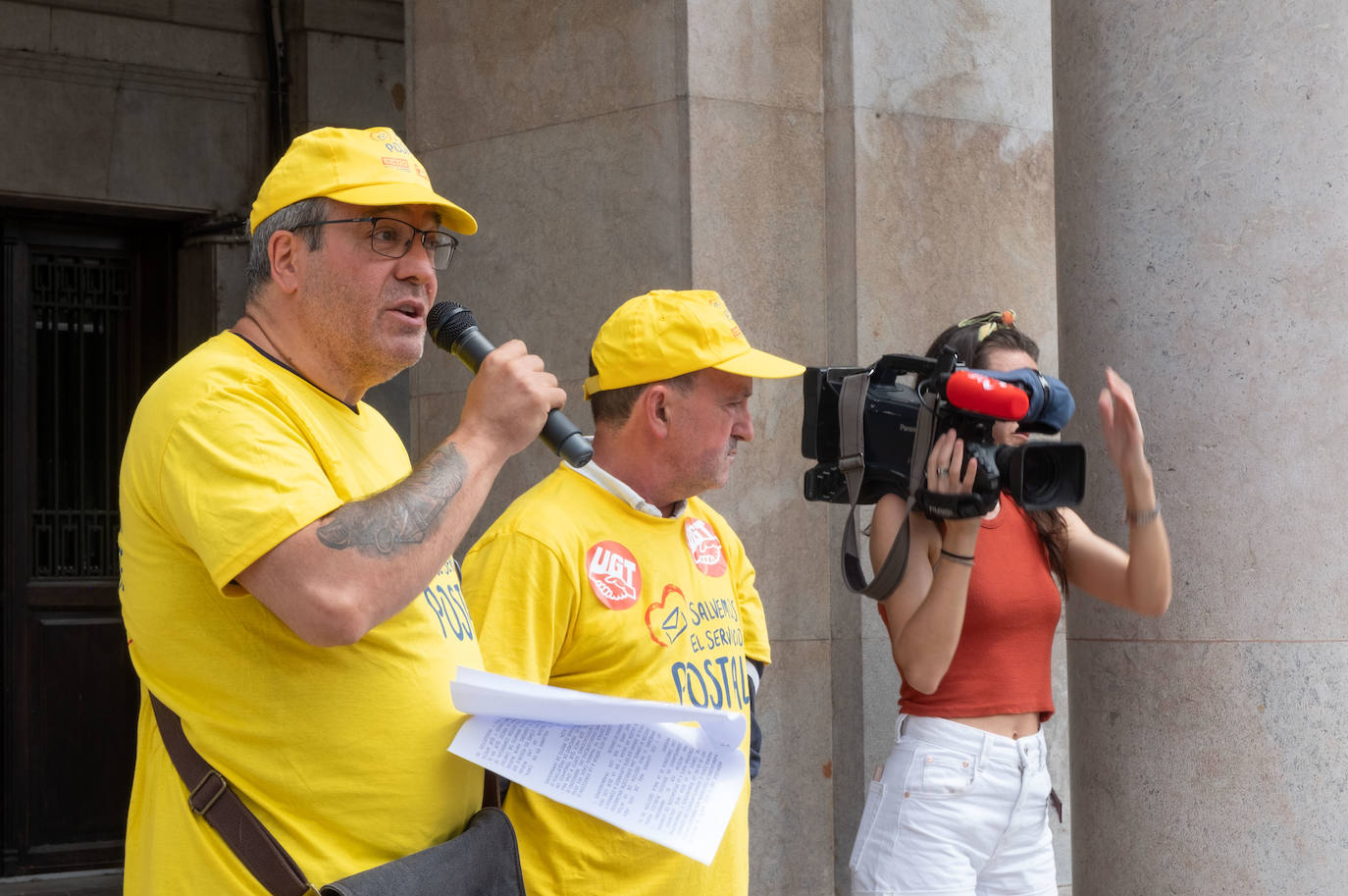 Fotos: Trabajadores de Correos, llamados a secundar la huelga en La Rioja