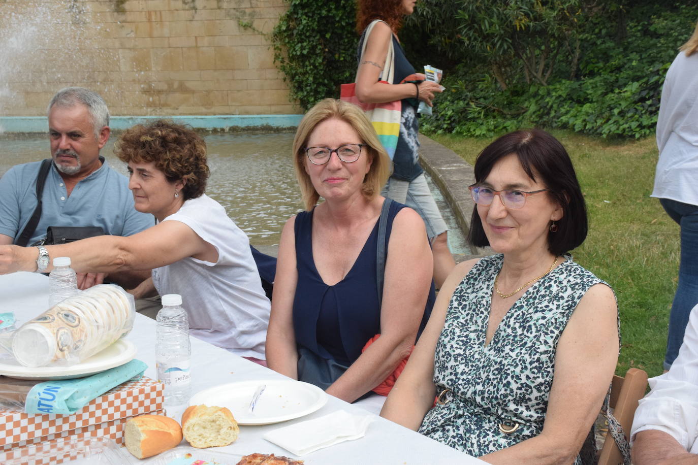 Fotos: Merienda entre profesores y alumnos de la UPL como fiesta de fin de curso