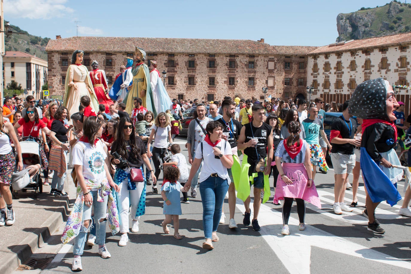 Fotos: Comienzan las fiestas de Santa Bárbara en Ezcaray