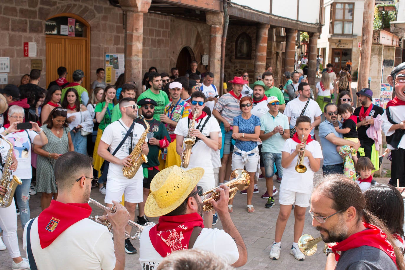 Fotos: Comienzan las fiestas de Santa Bárbara en Ezcaray