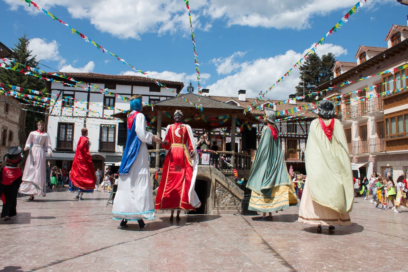 Fotos: Comienzan las fiestas de Santa Bárbara en Ezcaray