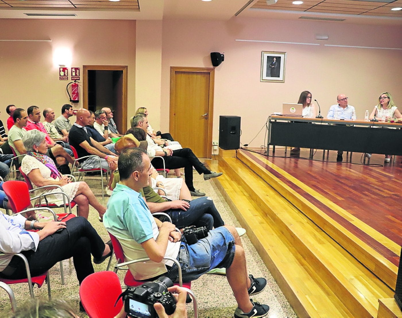 María del Prado explicó los objetivos de la Asociación Iker. 