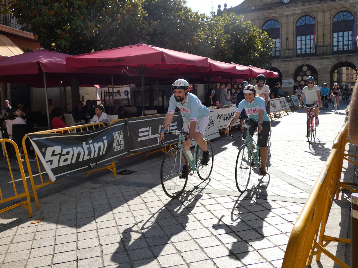 Fotos: La Eroica llena Haro de colores clásicos