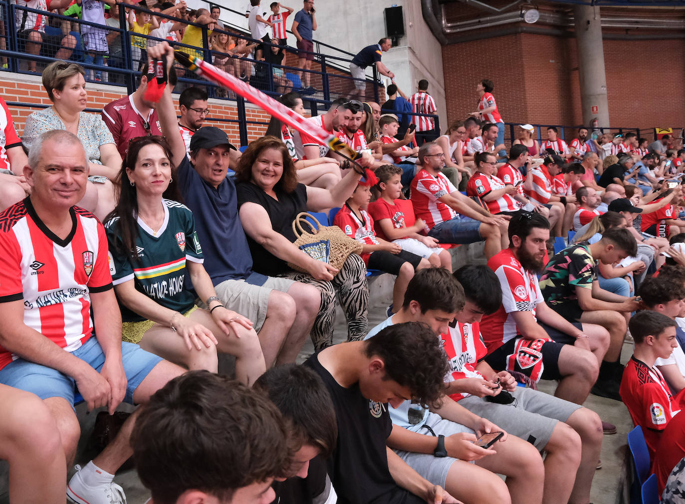 Fotos: Así se vivió el partido Villarreal B- UD Logroñés en el Palacio de los Deportes