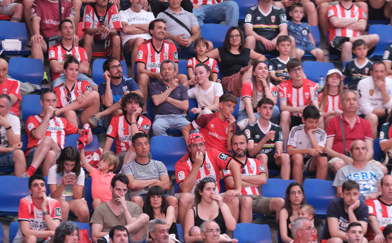 Fotos: Así se vivió el partido Villarreal B- UD Logroñés en el Palacio de los Deportes