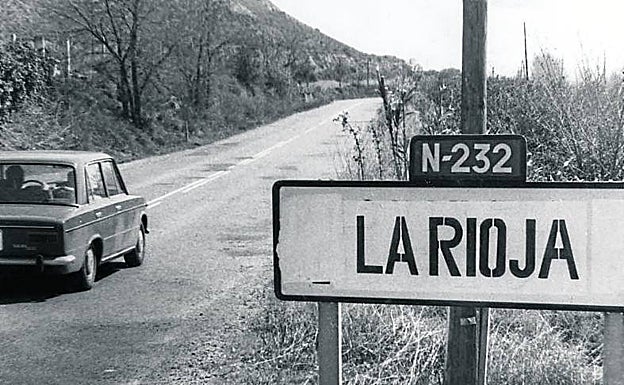 El Colectivo Riojano cambió el nombre de la región en la señales viales.