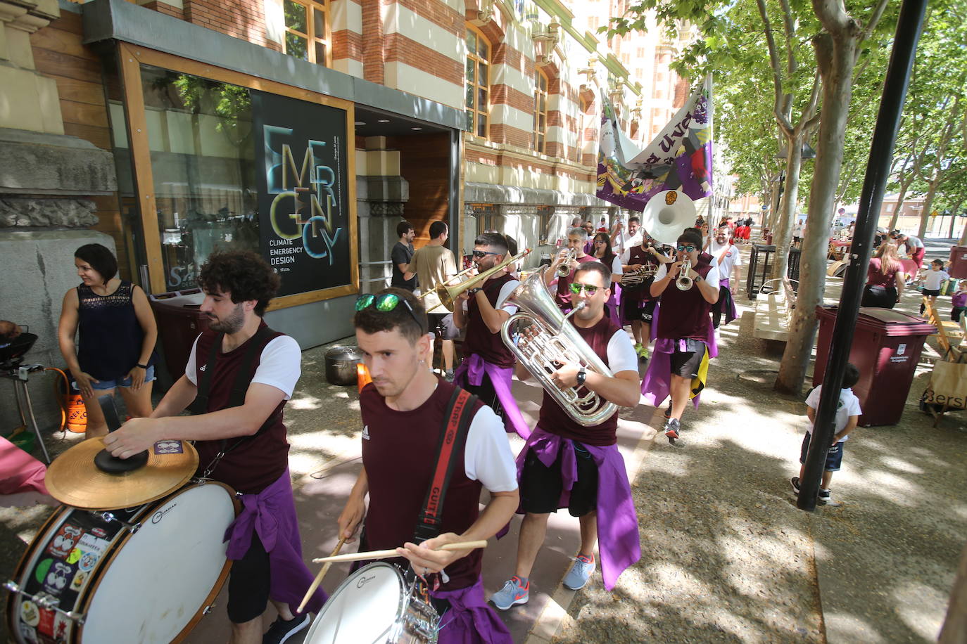 Fotos: Ambiente festivo por las calles de Logroño