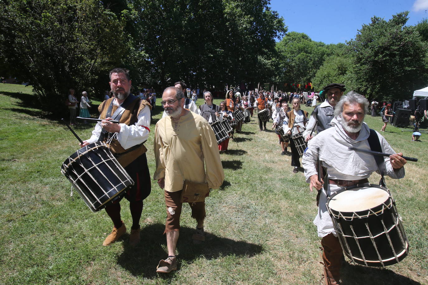Fotos: Ambiente festivo por las calles de Logroño
