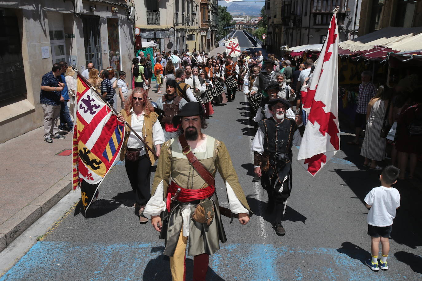 Fotos: Ambiente festivo por las calles de Logroño