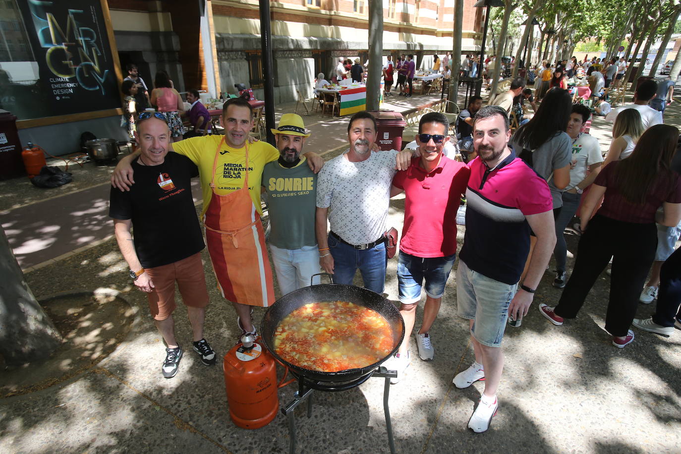 Fotos: Ambiente festivo por las calles de Logroño