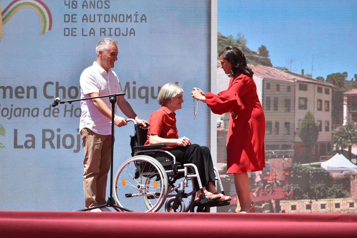 «Hablemos de la Democracia igual que hablamos de fútbol»