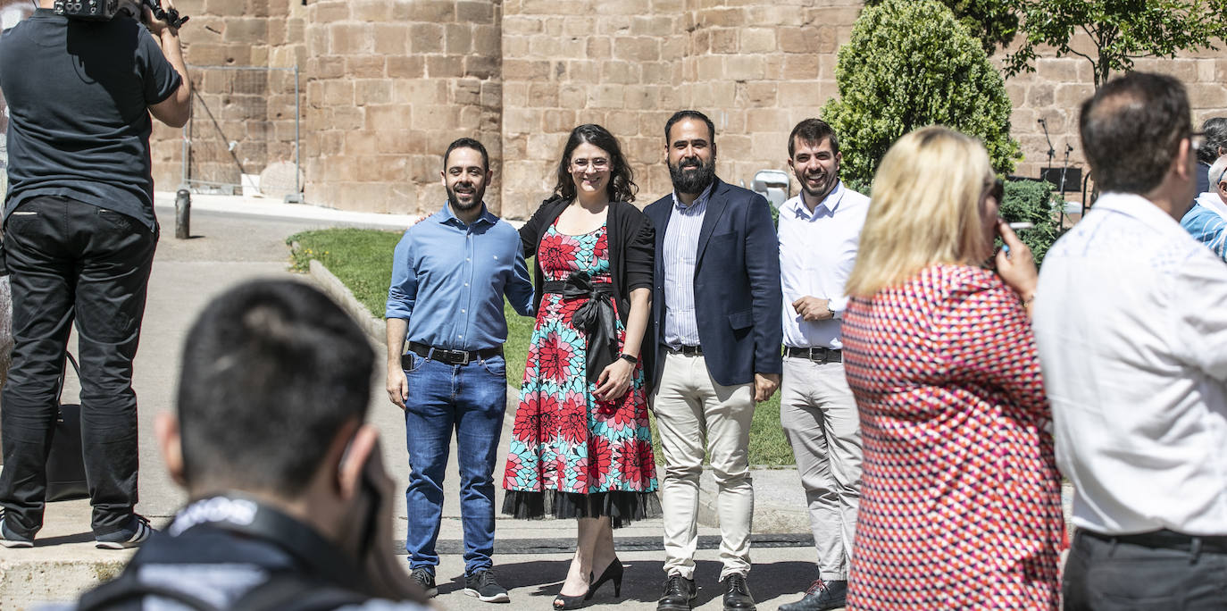 Fotos: El ambiente y las fotografías de galardonados y autoridades después del acto Día de La Rioja