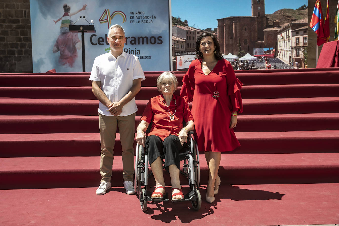 Fotos: El ambiente y las fotografías de galardonados y autoridades después del acto Día de La Rioja