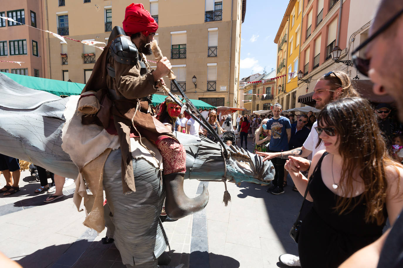 Fotos: Danzas, bailes y un paseo por el campamento francés