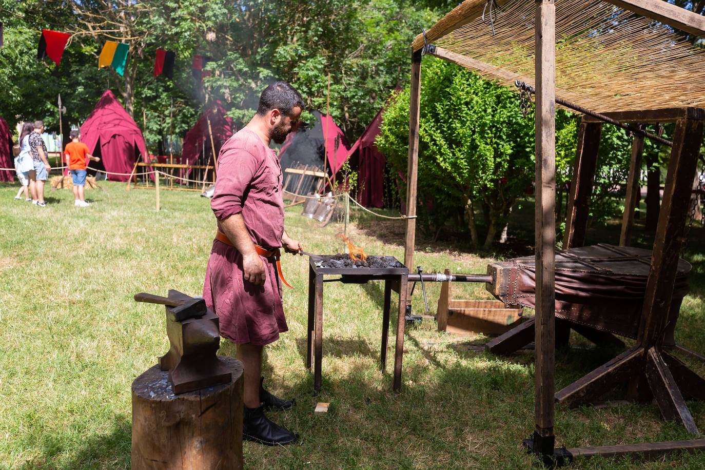 Fotos: Danzas, bailes y un paseo por el campamento francés