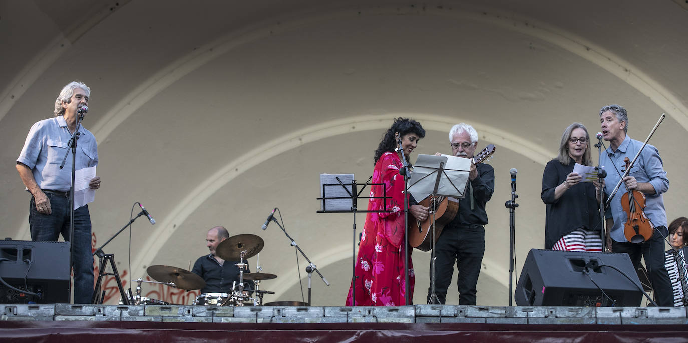 Fotos: Ángela Muro, Jesús Vicente Aguirre, Baccara y Chema Purón congregan a miles de personas en El Espolón