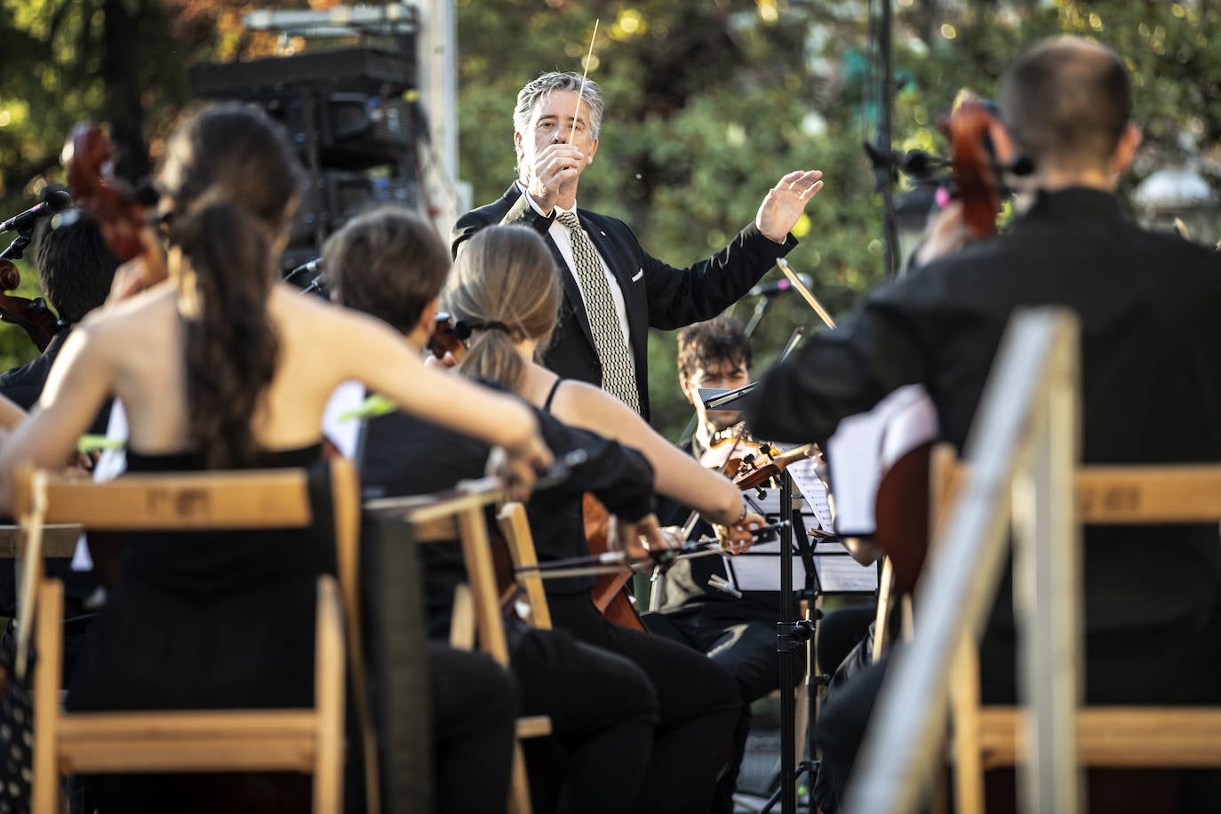 Fotos: Ángela Muro, Jesús Vicente Aguirre, Baccara y Chema Purón congregan a miles de personas en El Espolón